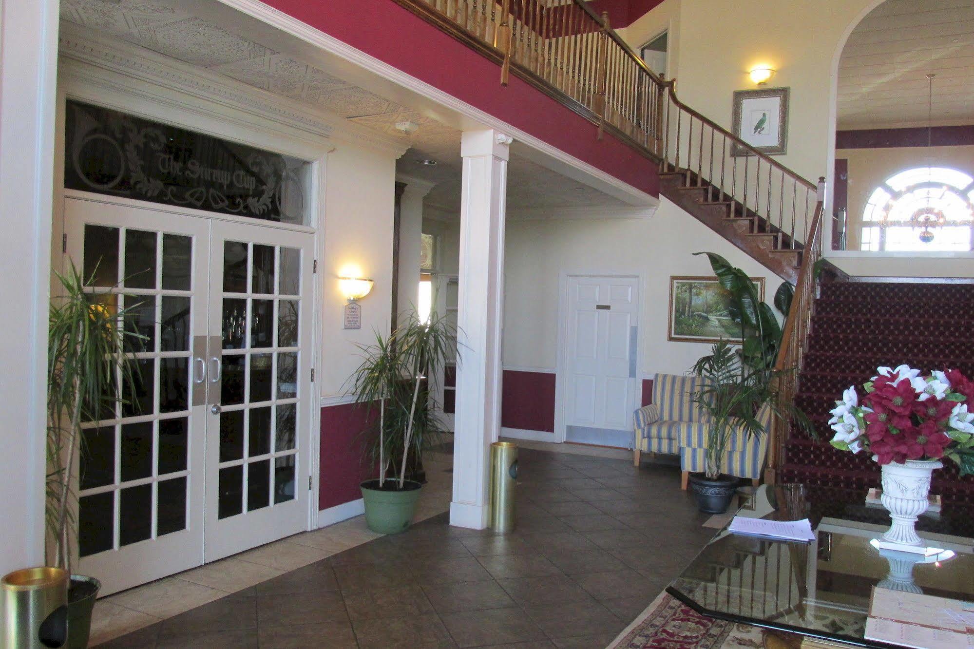 White Columns Inn トムソン エクステリア 写真